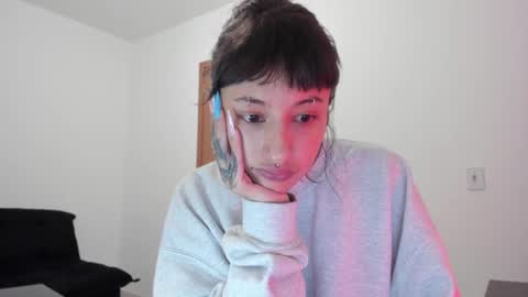 Snapshot of vandalovee chatting on 23, 10, 2025 Babi Alu online show from 23, 10, 2025