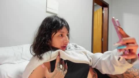 Snapshot of vandalovee chatting on 10, 11, 2025 Babi Alu online show from 10, 11, 2025