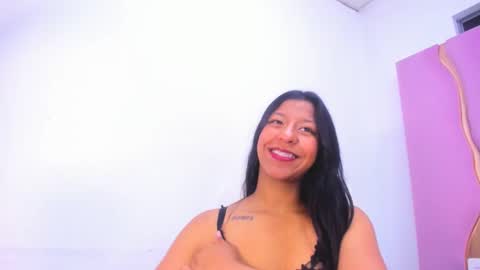 Snapshot of vanelin18 chatting on 18, 11, 2025 Vane online show from 18, 11, 2025