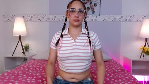 Snapshot of vanelopeee_ chatting on 5, 11, 2025 Vane online show from 5, 11, 2025