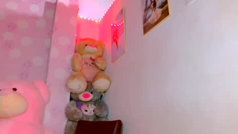 Snapshot of vanessa_brett_1 chatting on 2, 12, 2024 vanessa online show from 2, 12, 2024