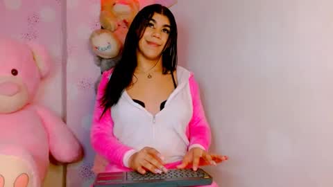Snapshot of vanessa_brett_1 chatting on 17, 12, 2024 vanessa online show from 17, 12, 2024