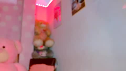 Snapshot of vanessa_brett_1 chatting on 19, 12, 2024 vanessa online show from 19, 12, 2024