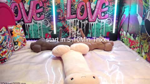 Snapshot of vanessa_love chatting on 12, 10, 2025 Vanessa online show from 12, 10, 2025