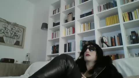 Snapshot of vanessa_slut chatting on 13, 11, 2025 vanessa_slut online show from 13, 11, 2025