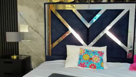 Vanessa Hard online show from 11, 1, 2026