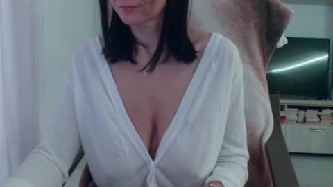 Snapshot of vanessalarahot chatting on 5, 11, 2025 Vanessa online show from 5, 11, 2025