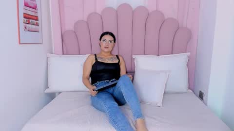 vanessamirren online show from 3, 10, 2025