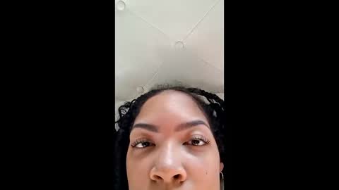 vanessareign online show from 4, 10, 2025