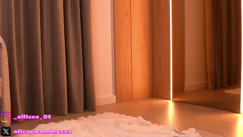 Snapshot of vanessasimon chatting on 4, 3, 2026 Vanessa Simon online show from 4, 3, 2026