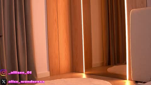 Snapshot of vanessasimon chatting on 6, 3, 2026 Vanessa Simon online show from 6, 3, 2026