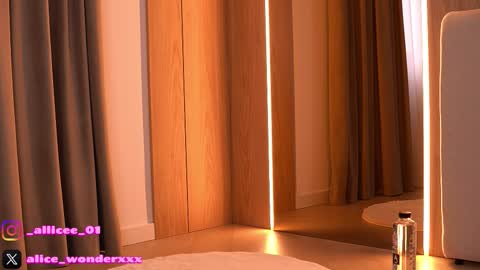 Snapshot of vanessasimon chatting on 15, 3, 2026 Vanessa Simon online show from 15, 3, 2026