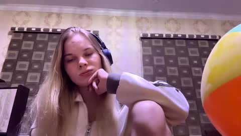 Snapshot of vaniasaisa chatting on 14, 11, 2025 Saisa online show from 14, 11, 2025