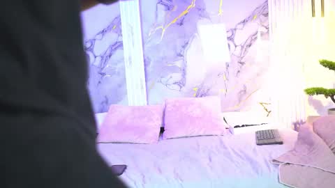 vanilla_hot_ online show from 7, 11, 2025