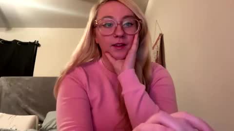 Snapshot of vanillapuddingpie chatting on 19, 1, 2025 vanillapuddingpie online show from 19, 1, 2025