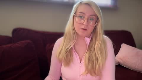 Snapshot of vanillapuddingpie chatting on 3, 2, 2025 vanillapuddingpie online show from 3, 2, 2025