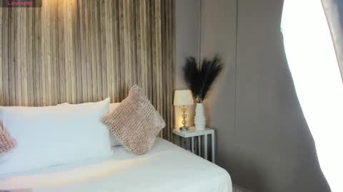 V A N N E S A   online show from 21, 11, 2025