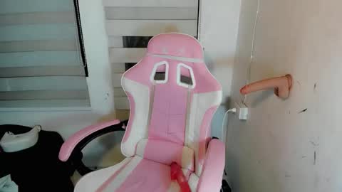 Snapshot of vannesasexyslutt chatting on 26, 11, 2025 VANNESA online show from 26, 11, 2025