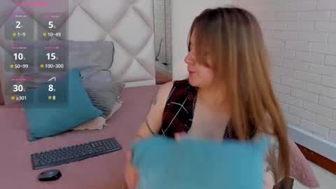 Vee Simons online show from 9, 12, 2024