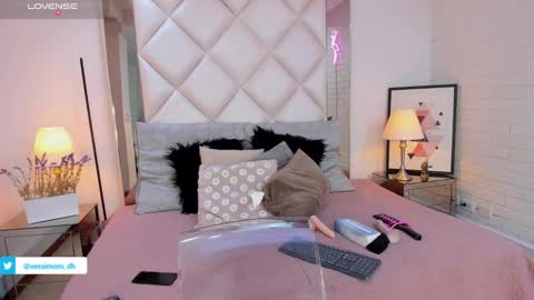 Vee Simons online show from 23, 12, 2024