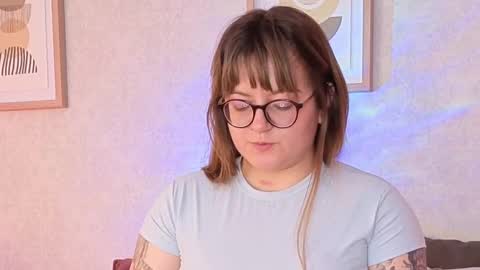 Vee Simons online show from 9, 10, 2025