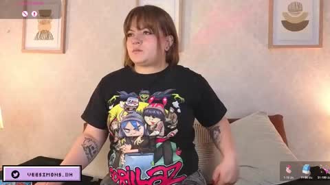 Vee Simons online show from 14, 12, 2025