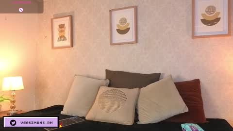 Vee Simons online show from 24, 2, 2026