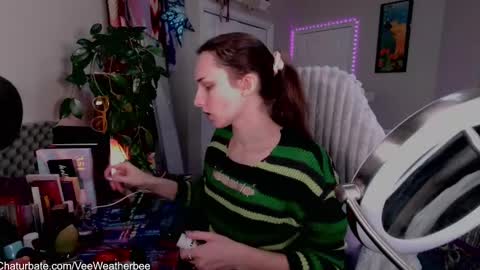 Snapshot of veeweatherbee chatting on 21, 12, 2024 Violet Weatherbee online show from 21, 12, 2024