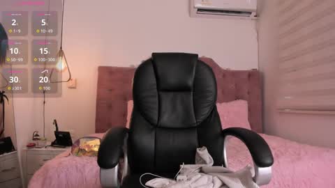 Snapshot of velveet_ chatting on 13, 9, 2025 velveet_ online show from 13, 9, 2025