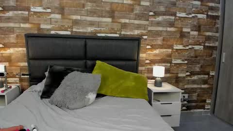 velvet_moon___ online show from 4, 3, 2026