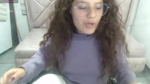 Snapshot of velvet_moon_v chatting on 10, 3, 2026 velvet_moon_v online show from 10, 3, 2026