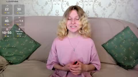 Snapshot of velvet_peach_ chatting on 10, 9, 2025 velvet_peach_ online show from 10, 9, 2025