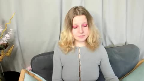 Snapshot of velvet_peach_ chatting on 6, 11, 2025 velvet_peach_ online show from 6, 11, 2025