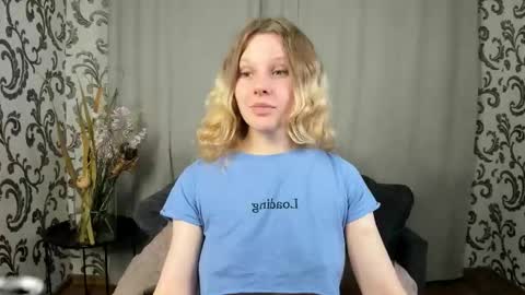 Snapshot of velvet_peach_ chatting on 19, 11, 2025 velvet_peach_ online show from 19, 11, 2025