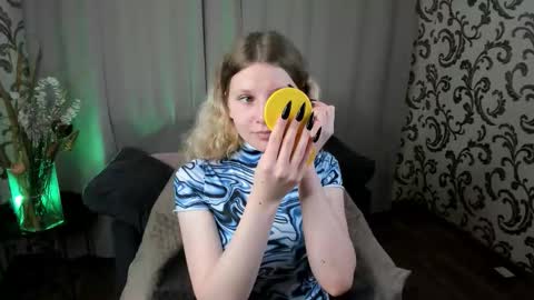 Snapshot of velvet_peach_ chatting on 21, 11, 2025 velvet_peach_ online show from 21, 11, 2025