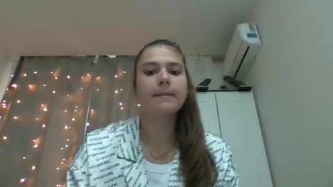 velveted_ivy online show from 6, 11, 2025