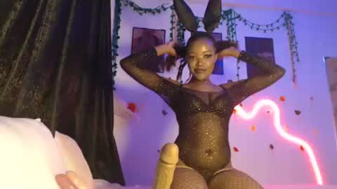 Snapshot of velvetyvixen chatting on 21, 11, 2025 COCO XOXO online show from 21, 11, 2025