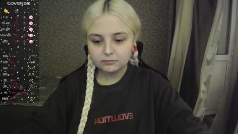 Snapshot of vendymories chatting on 19, 9, 2025 eva 3 online show from 19, 9, 2025