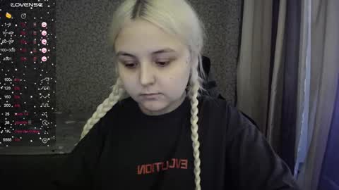 Snapshot of vendymories chatting on 26, 9, 2025 eva 3 online show from 26, 9, 2025