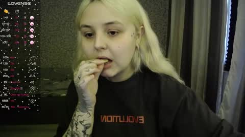 Snapshot of vendymories chatting on 8, 10, 2025 eva 3 online show from 8, 10, 2025