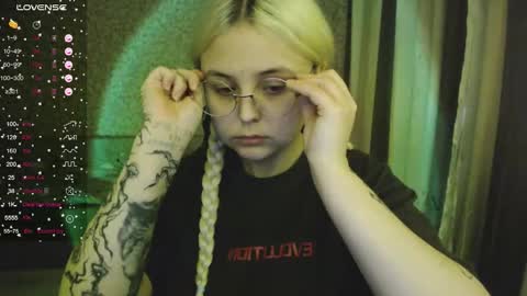 Snapshot of vendymories chatting on 15, 10, 2025 eva 3 online show from 15, 10, 2025