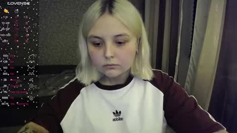 Snapshot of vendymories chatting on 29, 10, 2025 eva 3 online show from 29, 10, 2025