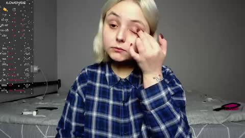 Snapshot of vendymories chatting on 13, 12, 2025 eva 3 online show from 13, 12, 2025