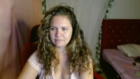 Snapshot of venecasexy44 chatting on 23, 11, 2025 venecasexy44 online show from 23, 11, 2025