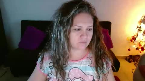 Snapshot of venecasexy44 chatting on 21, 12, 2025 venecasexy44 online show from 21, 12, 2025