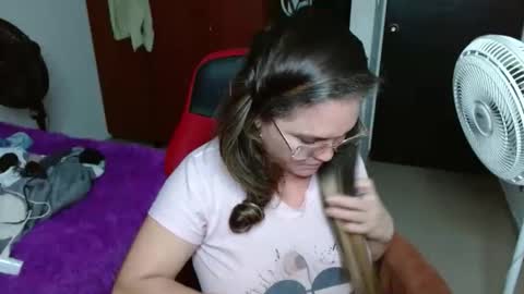 Snapshot of venecasexy44 chatting on 5, 4, 2026 venecasexy44 online show from 5, 4, 2026