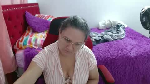 Snapshot of venecasexy44 chatting on 7, 4, 2026 venecasexy44 online show from 7, 4, 2026