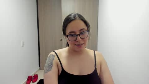 Snapshot of venus_cat_ chatting on 15, 10, 2025 Venus online show from 15, 10, 2025