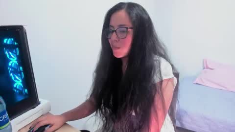 Snapshot of venus_cat_ chatting on 18, 10, 2025 Venus online show from 18, 10, 2025