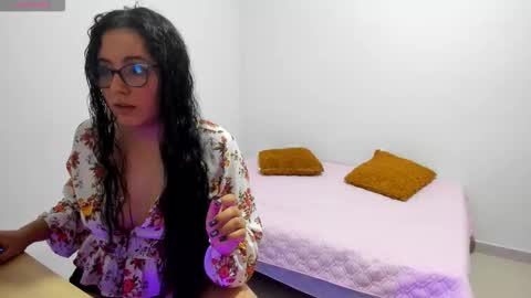 Snapshot of venus_cat_ chatting on 1, 11, 2025 Venus online show from 1, 11, 2025